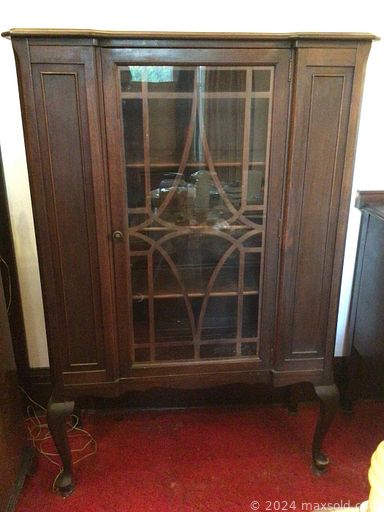 MaxSold Auction: This online auction includes furniture such as a retro dining table, tea trolley, display cabinet, movie chairs, chests, wicker chairs, secretary and others, vintage glassware, Sheffield cutlery, Limoges, Mikasa and other china, lamps, crystal, framed art, oil lamps, tea pots, decor, Royalmont record player, Telefunken and more!