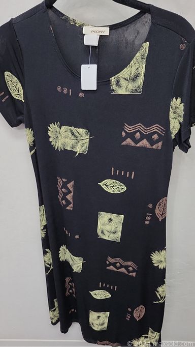 MaxSold Auction: This online auction features women’s clothing, kids\' costumes, ladies\' shoes and much more!