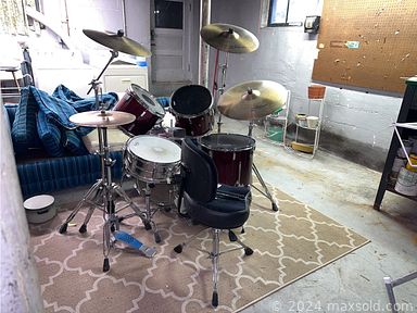 MaxSold Auction: This online auction features Kimball piano, Marvel comics, furniture such as side tables, upholstered rocking chairs, vintage desk, Sealy sleeper sofa, and cabinet with hutch, books, sports equipment, handbags, vintage toys, Judaica, kitchenware, glassware, Kodak slide carousels, costume jewelry and much more!