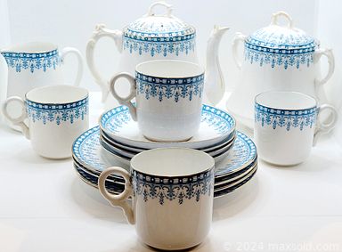 MaxSold Auction: This online auction features Royal Doulton figurines, antique biscuit barrel, teacup/saucer sets, depression glass, art glass, hobnail vase, vintage Pyrex, vintage pilsner glasses, vintage scarves, vintage pottery, table lamps, duvet cover, vintage trinket boxes, vintage women’s clothes, storage bins and much more!