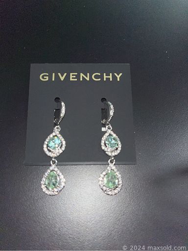 MaxSold Auction: This online auction features a microdermabrasion machine, RF skin tightening machine, Cavitation machine, facial tools, hair accessories, shot glasses, face masks, lashes, lash cleaners, contour sticks, face powder and other makeup, brow tints, color developers, hair color, hair products, tweezers, disinfectants and much more!