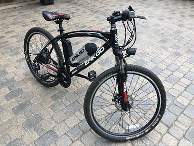 MaxSold Auction: This online auction includes furniture such as a storage cart, bathroom shelf, gaming desk, shelving units, side table, cat litter cabinet, Homefort retro TV console table and others, Dirt Devil vacuum, Homedics foot spa, kitchenware, small kitchen appliances, Packard webcam, Vevor towel bar, steering wheel desk, folding treadmill, Dyson vacuum, Epikgo electric mountain bike and much more!