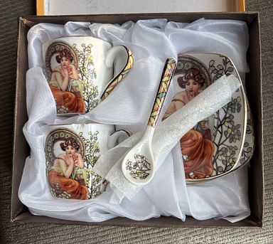 MaxSold Auction: This online auction features outerwear, scarves, wood statues, hats, guitar, metal wall decor, bongos, games, clay pots, room divider, art glass, hand tools, printers, cookie jars, vintage Pyrex, live plants, vintage bottles & tins, oil lamps, novelty teapots, small kitchen appliances, Carnival glass, Bunnykins, collector spoons & plates, pet products, stone carvings, S & P shakers, boomerangs, teacup/saucer sets, TV, antique stove, office supplies, and much, much, more!!!