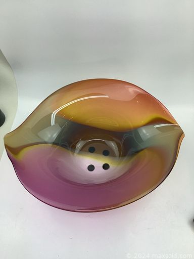 MaxSold Auction: This online auction features vintage Pyrex, leather jackets, framed prints, art glass, binoculars, vintage decanters, vintage blue/white dishes, vintage ties, small kitchen appliances, scarves, new women’s clothing, vintage watches, cranberry glass, Blue Mountain Pottery, children’s books, board games, fabric, home health aids, and much, much, more!!!