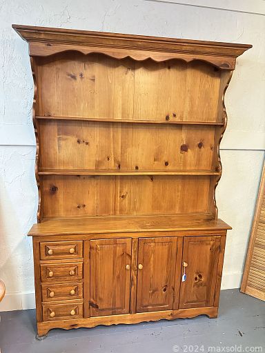 MaxSold Auction: This online auction features original watercolors, mantel clocks, area rugs,  antique leather table, bookcases, farmhouse baskets, display cabinets, cranberry glass, antique wedding dress, art glass, children\'s table & chairs, mirrors, art pottery, Chinese wedding basket, perfume bottle, Longaberger basket, ginger jar, puzzles, Nadair pottery, scarf collection, S&P shakers, Avon chess pieces & figural bottles, collector plates, and more! \n