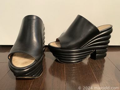 MaxSold Auction: This online auction includes furniture such as benches, bookshelf, tables, bar carts and others, vintage watches, sterling silver, Rosenthal and other china, clothing, shoes, accessories, servingware, kitchenware, small kitchen appliances, games, puzzles, books, Danby refrigerators, gym equipment, golf clubs, coins, rugs, linens, books and many more!