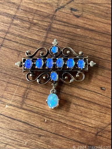 MaxSold Auction: This online auction features a 1993 Cadillac Allante, gold and diamond jewellery, costume jewellery, vintage Asian artifacts, trinket boxes, vintage silver spoons, coins, Mexican silver jewellery,  objet de vertu, and much, much more! It’s a perfect opportunity to find unique gift items or treasures for reselling before the holidays.