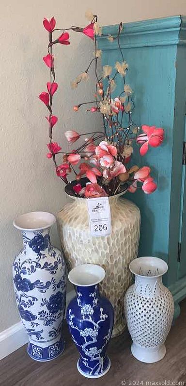 MaxSold Auction: This online auction features patio furniture, art glass, David Winter cottages, women's clothing & shoes, jewelry & watches, stand-up desk, small kitchen appliances, sectional couch, area rug, exercise equipment, beauty appliances, TVs, fire pit, power & yard tools and much more!