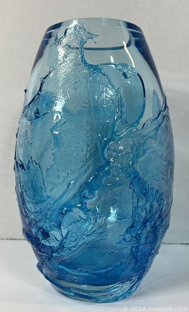 MaxSold Auction: This online auction features antique dressers, humidifiers, art glass, curio cabinet, cameras, Mason jars, digital safe, stereo components, patio furniture, and more!!