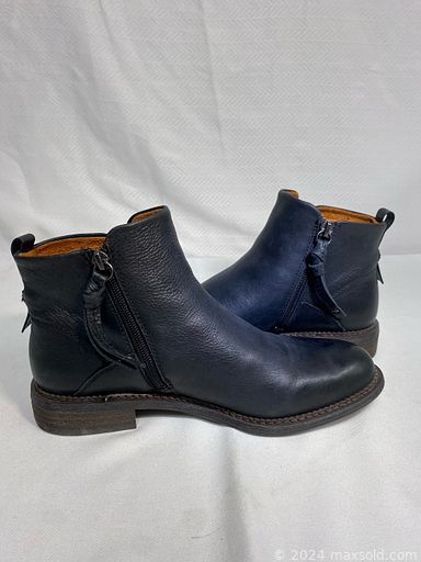 MaxSold Auction: This online auction features collector plates, jewelry, watch, printer, board game, Indigenous carving, tabletop clock, ginger pots, chopstick rests, blue pottery set, Birkenstocks, authentic Navajo sandpainting and much more!