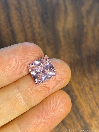 MaxSold Auction: This online auction features uncirculated banknotes, coins, and loose gemstones such as zircon, freshwater pearls, Amethyst Stones, Jade Cabochon, Tourmaline, Ametrine, Lapis Lazuli Beads, Sapphires, Rubies, and much, much, more!!