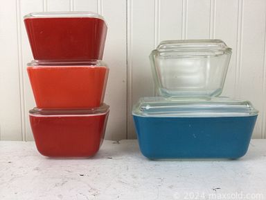 MaxSold Auction: This online auction features furniture such as a kids bookshelf, vintage vanity, child’s rolltop oak desk, ladies desk and others, Royal Futura typewriter, Winder Horse toy, postcards, Star Wars items, Corningware, Bordallo Pinheiro dishware, tea sets, silverplate, vintage nursery lamp, shoe stretchers, enamelware, kitchenware, small kitchen appliances, tools, vintage sewing supplies, vintage Singer sewing machine, pottery, frames, colored glass, seasonal decor, Pyrex, Boneco humidifier, Zenith radio, toys and much more!