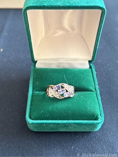 MaxSold Auction: This online auction features new beauty products, sterling silver jewellery, watches, Diamonelle jewellery, freshwater pearls, yellow gold jewellery, BBQ grill, small kitchen appliances, sewing machines, binoculars, and much, much, more!!!