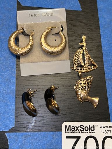 MaxSold Auction: This online auction features gold jewelry, sterling jewelry, Lionel train accessories, pet products, Swarovski jewelry, costume jewelry, Sheila collectibles, Thomasville dining table & chairs, small kitchen appliances, watches, Fiesta ware, wine cooler, TV, art glass, and much, much, more!!