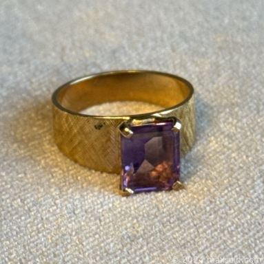 MaxSold Auction: This online auction features vintage jewelry, vintage hair accessories, vintage charms, vintage watches, silver jewelry, jewelry display & storage, outerwear, vintage perfume, vintage designer clothes, women’s shoes, vintage leather purses, and much, much, more!!!n