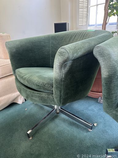 MaxSold Auction: This online auction features antique furniture, office chairs, glass dining table, wine rack, trundle bed, DVDs, games, fitness gear, small kitchen appliances, costume jewellery, statement necklaces, printer, office supplies, art books, men’s clothing & shoes, watches,  BBQ grill, patio furniture, plant pots, decorative plates, hand tools, golf clubs, wheelchair, and much, much, more!!!