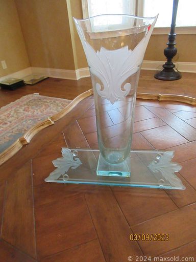 MaxSold Auction: This online auction features Guenther Luann vase, carnival glass, antique desk, wicker screen, vintage books, mantel clock, TVs, perfume bottle, antique floor lamp, Lladro figurine, Pottery Barn cabinets, settee bench, vanity articles, antique cedar chest, DVDs, art pottery, women’s shoes & clothing and much more!