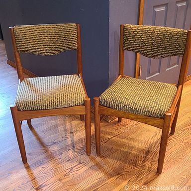 MaxSold Auction: This online auction includes furniture such as clothing, accessories, jewelry, shoes, boxes, pottery, Henriot Quimper cups and saucers, Nippon vase, Noritake, Belleek, Limoges and other china, books, Franklin Mint Butterflies of the World figurines, stained glass pendant light, books, electronics, Disney items, teak chairs, kitchenware, small kitchen appliances, folding portable poker table, stuffed animals, trading cards, wall art and many more!