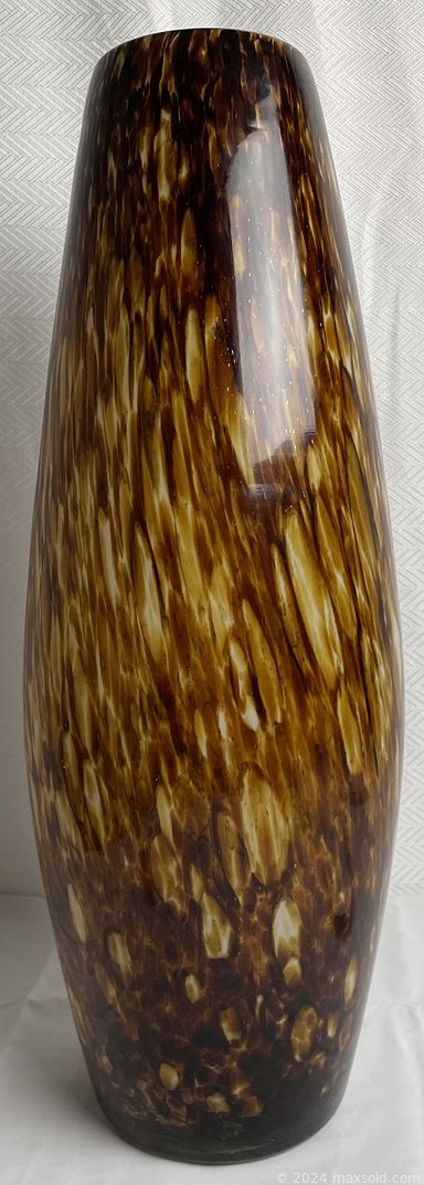 MaxSold Auction: This Charity/Fundraising Online Auction features costume jewelry, art pottery, LPs, salt & pepper shakers, bar accessories, blue & white china, toys, party supplies, metal lunch boxes, puzzles, fishing gear, vintage books, board games, craft supplies and much more!