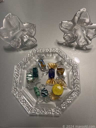 MaxSold Auction: This online auction features TV, room screen/divider, puzzles, desk, printer, vacuums, area rug, art pottery, patio furniture, plant pots, offices supplies, women’s shoes & clothing, art glass, toys, trundle bed, small kitchen appliances, and much more!!!