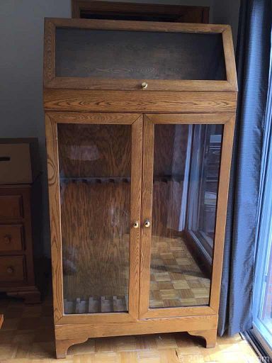 MaxSold Auction: This online auction features artwork, furniture, small kitchen appliance, collectibles, lamps, decor, chinaware, dinnerware, Royal Doulton figurines, Tiffany lamp, Moffat Vintage Stove, comics and much more!