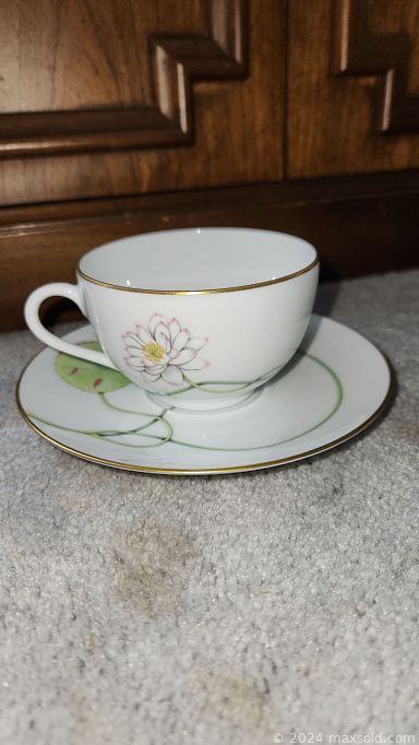 MaxSold Auction: This online auction features Grafonola, art glass, porcelain figurines, rattan furniture, steins, area rugs, men’s & women’s clothing, small kitchen appliances, teacup/saucer sets, Depression glass, oil lamp, vintage Cranberry goblets, decorative plates, Royal Doulton figurines, souvenir spoons, desk & chair, women’s shoes, costume jewellery, watches, desk, Kensol press, lawn mower, and much, much, more!!