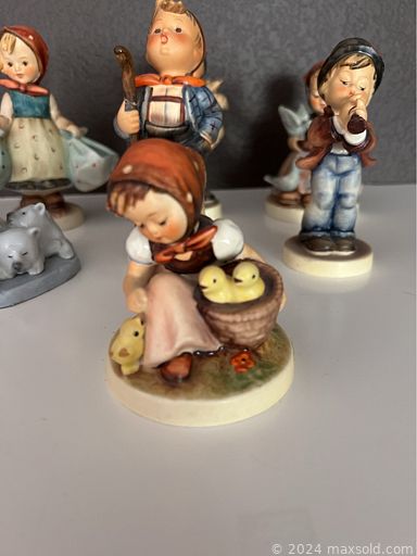 MaxSold Auction: This online auction features fitness gear, sports equipment, pet products, leather couch, cameras, Hummels, games, glass top coffee table, crafting supplies, small kitchen appliances, outdoor fountain, patio furniture, desks, printer, costume jewelry, men’s & women’s clothing, monitors, Lionel trains, and much, much, more!!!