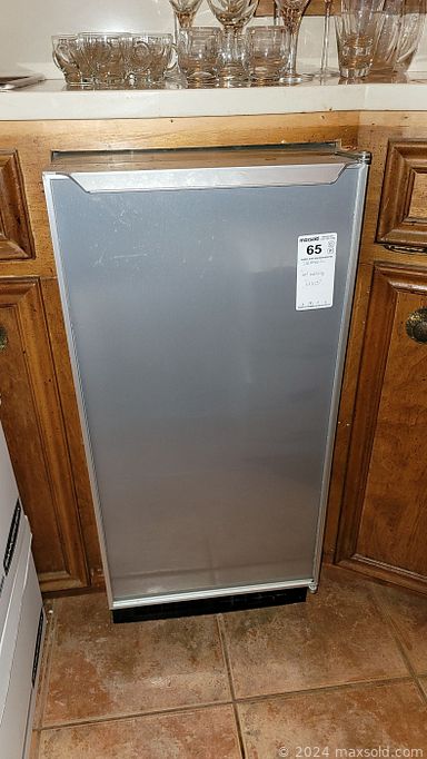 MaxSold Auction: This online auction features vintage art, comfortable chairs, fireplaces accessories, Bissell steamer, vacuums, bird figurines, fascinating books including on the Civil War, sterling silver, costume jewelry, home decor, Bose radio, home electronics, a rod guard and bag, MCM furniture, exercise equipment, toys, coffee makers and much more!