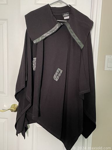 MaxSold Auction: This online auction features women’s shoes & clothing such as ponchos, skirts, evening dresses, coats, tops, leggings, sandals, pants, sweaters, scarves, and much, much, more!!!