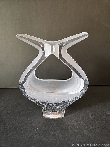 MaxSold Auction: This online auction features art glass, Persian area rugs, bronze statues, Czech blue overlay, Kalosca vintage porcelain, watches, trinket boxes, MCM wood sculpture, cedar chest, soapstone carvings, teacup/saucer sets, Lladro figurines, Herend figurines, crystal decanters, coins, leather sculpture, electric organ, original oil paintings, and much, much, more!!!