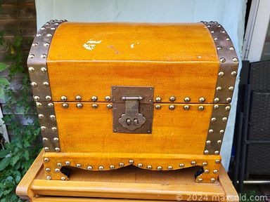 MaxSold Auction: This online auction includes furniture such as a treadle sewing machine table, wooden tea wagon, trunks, pantry, maple chest of drawers, bookshelf, dresser, tables, chairs, washstand, oak hall seat and others, vintage Pyrex, wall art, lamps, kitchenware, Fenton glass, birdcage, cast iron, carnival glass, rugs, Radley lawnmower, bicycle, crocks, jade plant, saddle, Blue Mountain figures, French doors and more!