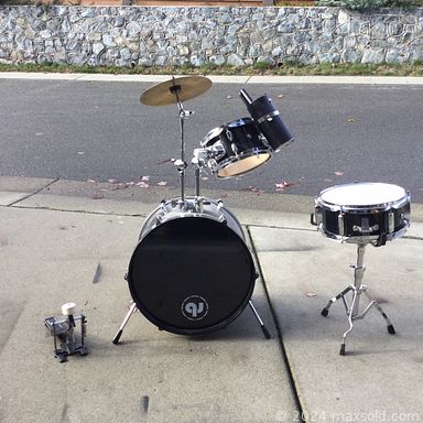 MaxSold Auction: This online auction features silver jewelry, costume jewelry, clothing, books, tools, household items and decor, ceramic vase, vintage parts organizer, shelves, hotwheels, kids, drum set, vintage Canadian bill, US bills, 3D glasses, tea pots, collector plates, Royal Doulton figurine, Asian themed figurine, Canadian coins collection and much more.