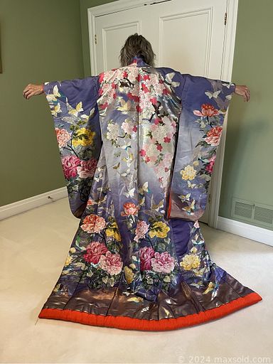 MaxSold Auction: This online auction features patio furniture, BBQ grill, barstools, silk kimono, KLM houses, art glass, blue & white ceramics, small kitchen appliances, wetsuit, pet products, exercise equipment, yard tools, area rugs, rolling toolbox, and much, much, more!!!