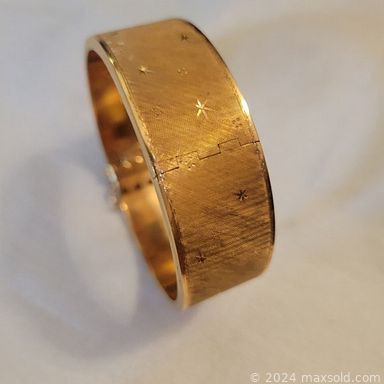 MaxSold Auction: This online auction features gold rings, comics, watch, dinner rings, Pandora bracelet & charms, vintage jewelry, outerwear, power tools, hockey collectibles, small kitchen appliances,  sunglasses, pet stroller, exercise equipment, and much, much, more!!