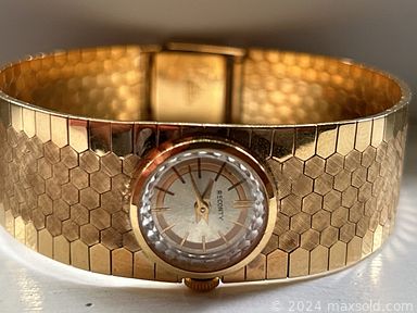 MaxSold Auction: This online auction features watches, gold jewelry, platinum band, costume jewelry, Vilas dresser, cutlery set, office supplies, TV, marble top table, art glass, small kitchen appliances, tea trolley, men’s clothing, and much, much, more!!!