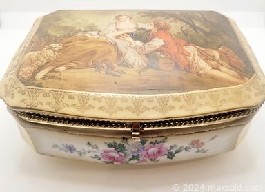 MaxSold Auction: This online auction features Royal Doulton figurines, antique biscuit barrel, teacup/saucer sets, depression glass, art glass, hobnail vase, vintage Pyrex, vintage pilsner glasses, vintage scarves, vintage pottery, table lamps, duvet cover, vintage trinket boxes, vintage women’s clothes, storage bins and much more!