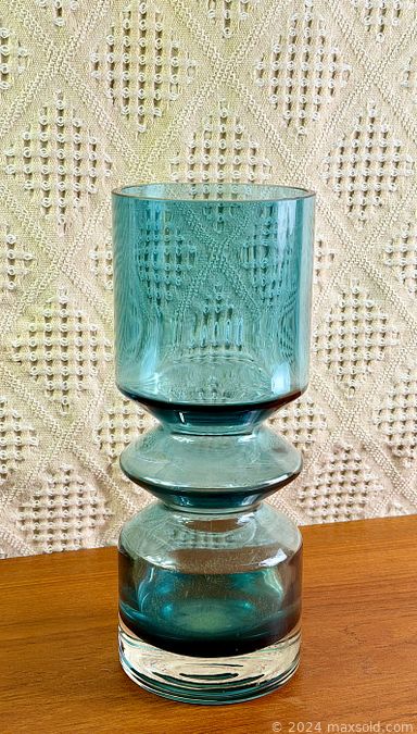 MaxSold Auction: This online auction features Yamaha keyboard, fishing gear, vintage Pyrex, children’s books, art pottery, cameras, Star Wars collectibles, wood carvings, art glass, video game console, silver & costume jewelry, vintage Indigenous art, Magic: The Gathering cards, watches, Swarovski jewelry, area rug, men’s & women’s footwear, Surette pottery tile, small kitchen appliances, NIB desk, smoking pipes, teak furniture and more!