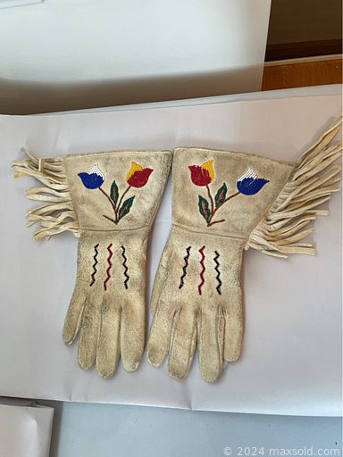 MaxSold Auction: This online auction features women’s boots & shoes, evening bags, scarves, crossbody bags, vintage women’s clothing, outerwear, vintage men’s clothing, leather jackets, prom dresses, formal wear, and much, much, more!!!