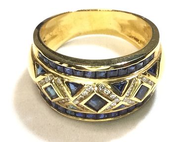 MaxSold Auction: This online auction features gold & gemstone jewelry, Tom Otterness earrings, pocket watch, sterling jewelry, vintage cameos, antique jewelry, men’s jewelry, Art Deco jewelry, vintage turquoise jewelry, antique Chinese beads, coins, vintage mesh purses, antique buttons, and much, much, more!!