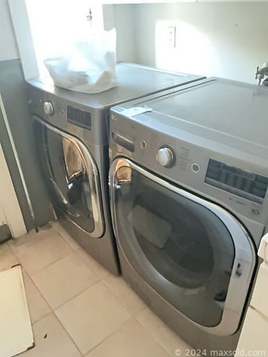 Auction 105353 (2 of 4)