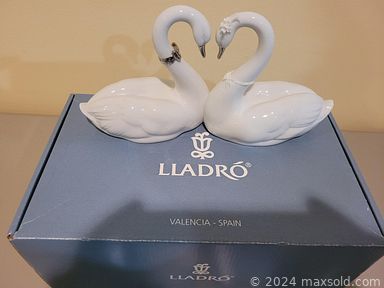 MaxSold Auction: This online auction features area rug, Lladro figurine, throw cushions, decorative bird cages, light reflectors, costume jewelry, educational toys, infant books, baby gift sets, light-up trees, glass vases and much more!