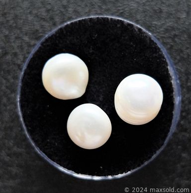 MaxSold Auction: This online auction features sterling silver jewelry, gold-plated jewelry, trinket box, silver and gold-plated trump tokens, various gemstone jewelry,  jewel medal, commemorative spoon, collection of gemstones and much more.