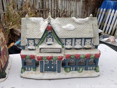 MaxSold Auction: This online auction features washstand, vintage blue transferware, cookie jars, vintage whiffletrees, vintage fishing gear, area rugs, art glass, carnival glass, Christmas buildings, teacup/saucer sets, kerosene lamp, Folk Art, gingerbread mantle clocks, depression glass, and much, much, more!!!