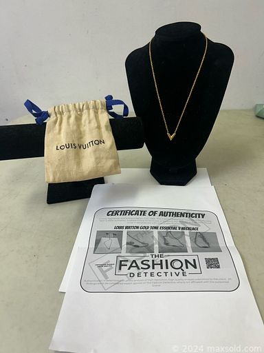 MaxSold Auction: This online auction features gift bags, perfume droppers, yarn, men’s & women’s clothing, new mittens, art glass, watches, sports trading cards, beauty appliance, game, silver & costume jewelry, loose gemstones, fitness gear, pet products, door hardware, office supplies, weighted vest, and much more!