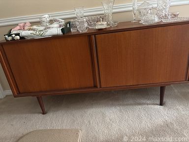 MaxSold Auction: This online auction features area rug, vinyl records, teak furniture, speakers, BBQ grill, patio furniture, vintage Pyrex, golf clubs & accessories, stereo components, sewing machine, TVs, power & hand tools, small kitchen appliances, collector plates, games, DVDs, puzzles, men’s & women’s clothing & shoes, beauty appliances, art supplies, desk, office supplies, souvenir spoons, yard tools, art glass, and much, much, more!!!