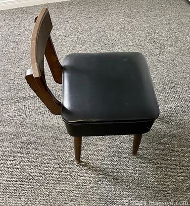 MaxSold Auction: This online auction features Belleek porcelain pieces, porcelain bird figurines, brass items, Lladro figurines, Royal Doulton figurines, teacup/saucer sets, Mexican sterling silver, area rugs & runners, wood bookcases, glass top table, Trisha Romance prints, Asian Chinoiserie wall panels, Oriental prints, Stiffel Table lamps, Japanese kimono, cedar chest, wood desk, computer desk, vinyl records, sewing table & chair, and much, much, more!!