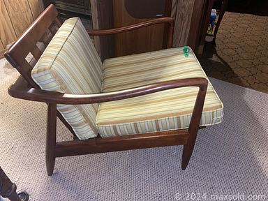 MaxSold Auction: This online auction includes furniture such as tables, bed frames, sofa, chairs, antique desk, shelving units, vintage tool cabinet, storage and display cabinets, chests and others, kitchenware, small kitchen appliances, Royal Doulton and other china, vintage decor, picture frames, Royal Doulton and other figures, mantle clocks, mirrors, lamps, antique brassware, books, linens, clothing, accessories, vinyl records, office supplies, crystalware, gardening supplies, board games, magazine holder and many more!