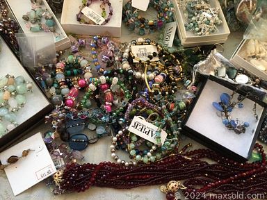 MaxSold Auction: This online auction features furniture such as a console table, Maddox secretary desk, plant stand, drum table, corner cabinet and others, Hummel, Waterford, European china, Byers Choice, Lenox, Royal Doulton, Waterford, Goebel, vintage ornaments, children’s books, Beanie Babies, kids books, Belleek, cut glass, Swarovski, Lladro, Waterford, Villeroy and Boch, Vera Bradley, lamps, pottery and much more!