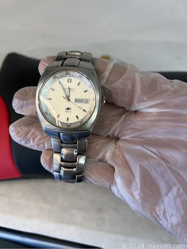 MaxSold Auction: This online auction features jewelry, watches, jewelry boxes, sterling jewelry, flower pots, salt & pepper shakers, sports memorabilia, vintage postcards, slot machine, games and much more!