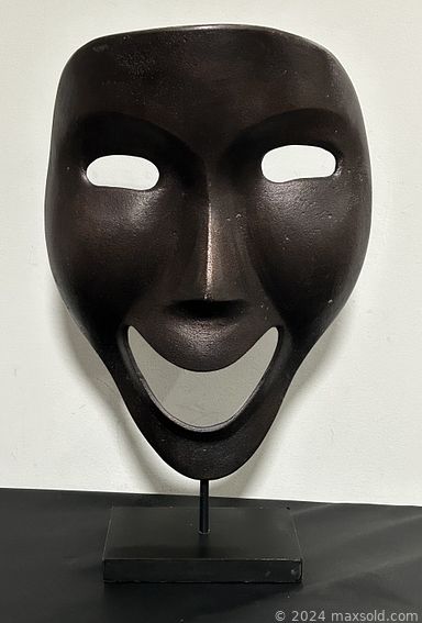 MaxSold Auction: This online auction includes trading cards, jewelry, accessories, skates, electronics, Canon Powershot camera, coins, banknotes, video game consoles, Lego and other toys, figurines, decor, storage boxes and much more!